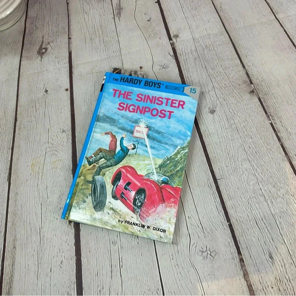2002 printing franklin dixon the hardy boys book the sinister signpost vol 15